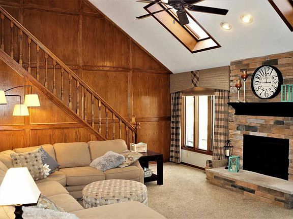 3rd image of 728 Waterton Dr