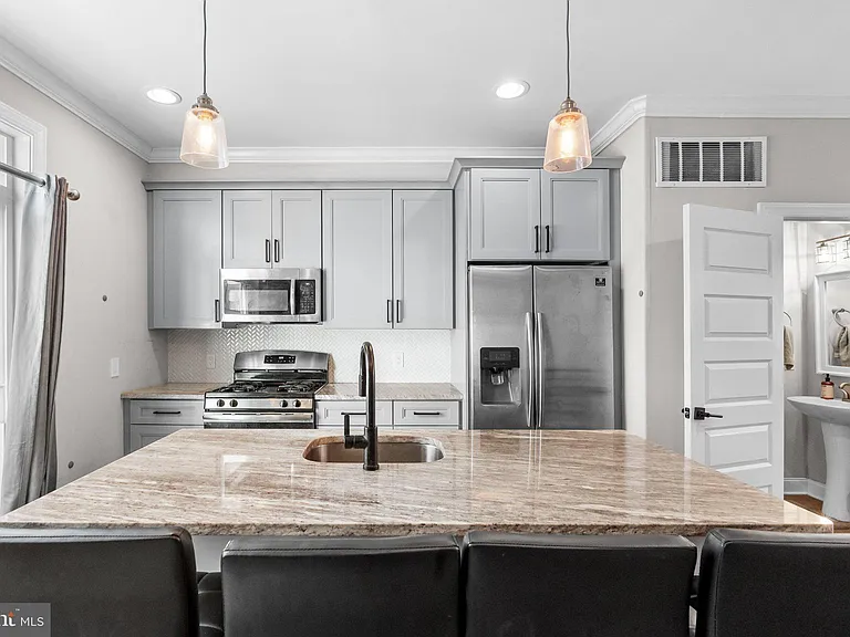 1528 W Seybert St — Photo 10