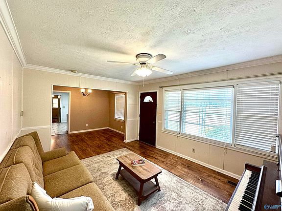 3rd image of 313 Juanita St