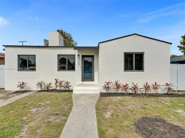 887 NW 77th St, Miami, FL 33150