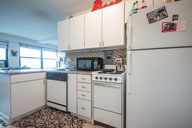 1st image of 3410 N Lake Shore Dr APT 10C