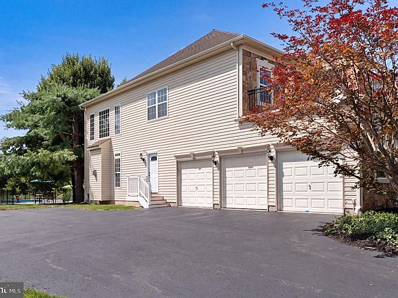 4th image of 711 Sloop Ct