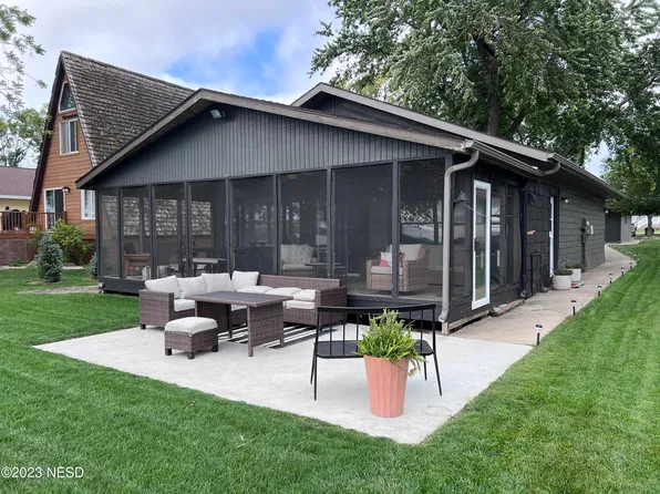 1258 S Lake Dr, Watertown, SD 57201