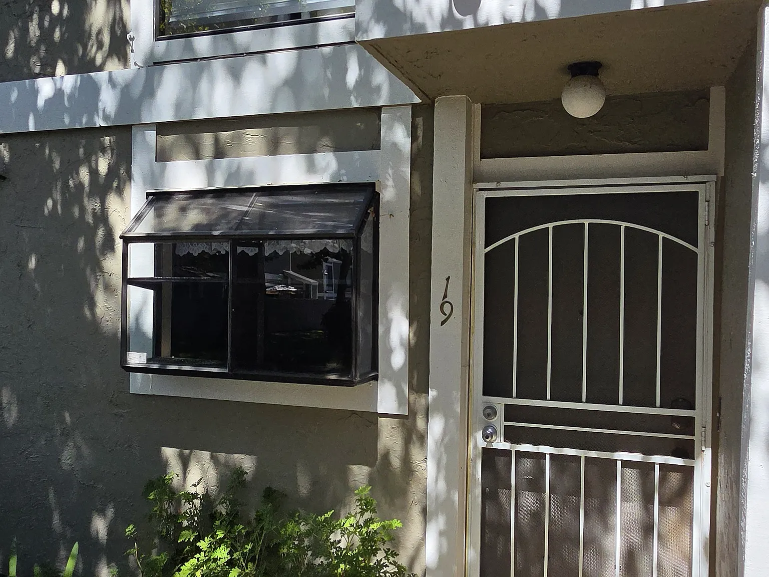 3 bed, 1.5 bath, 1226 sqft, $2,700 — Photo 2