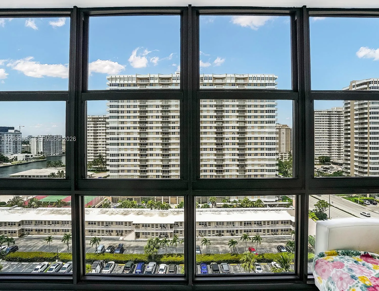 Avant Garde Condo — Photo 4
