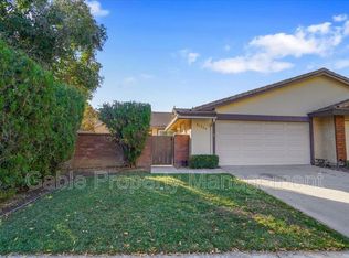 25649 Almendra Dr, Santa Clarita, CA 91355