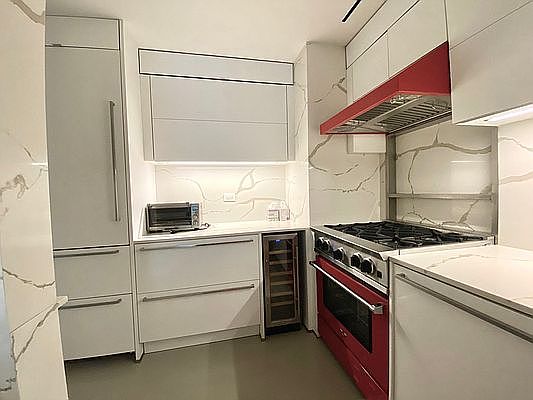 1st image of 117 E 57th St Floor 20