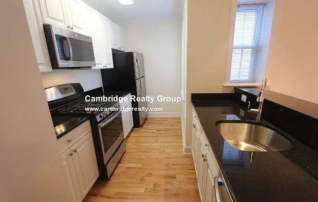 Building Photo - 71 Langdon St #2