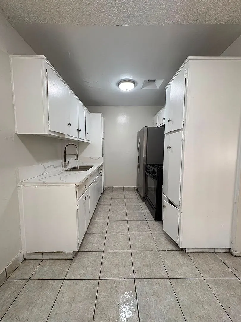 626 W. 81st Street — Photo 2