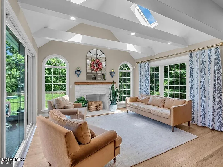 9 Chadwell Ct — Photo 4