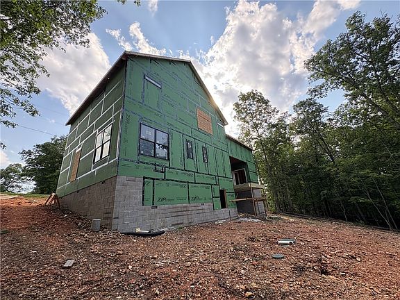 3rd image of 6 Chatburn Dr