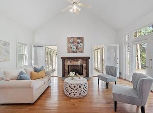 12 Pickman Dr, Bedford, MA 01730