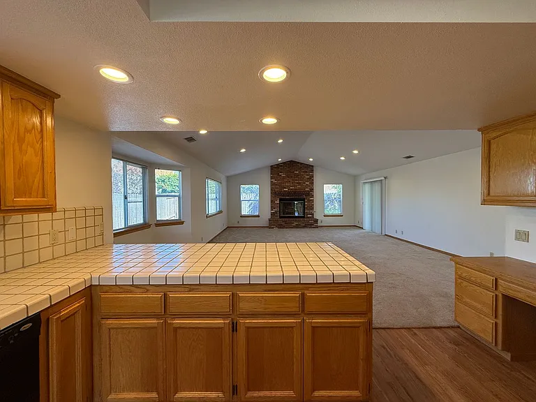 1470 Mercer Ct — Photo 23