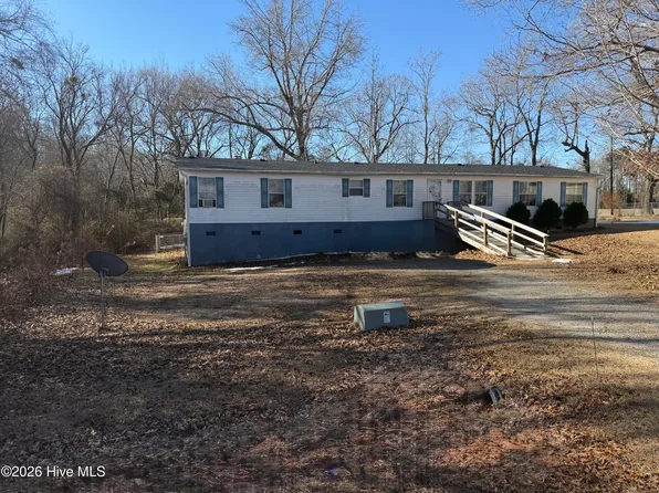 3205 Deanswood Drive, Kinston, NC 28504