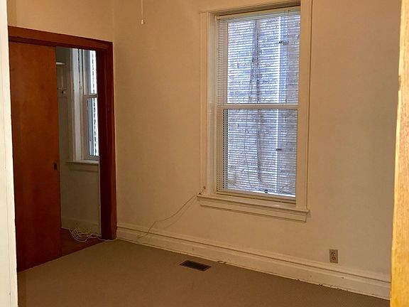 5th image of 3746 N Lakewood Ave #1