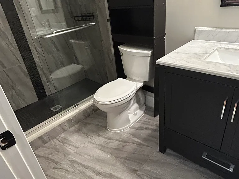 Main bedroom's en suite