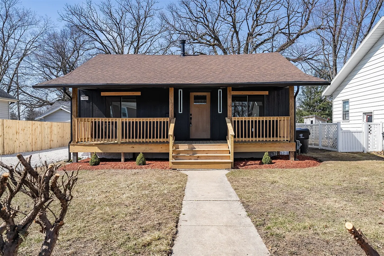 1007 S Lee St photo 1