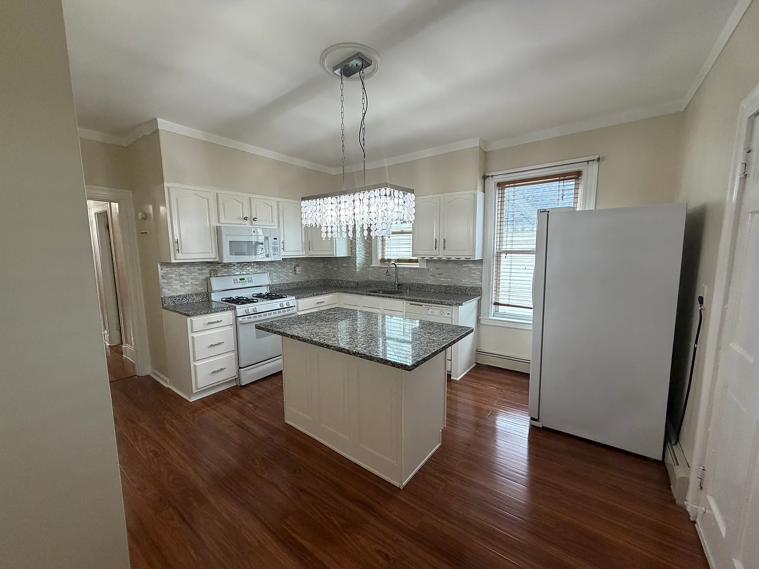 3 bed, 1100 sqft, $3,000 — Photo 1