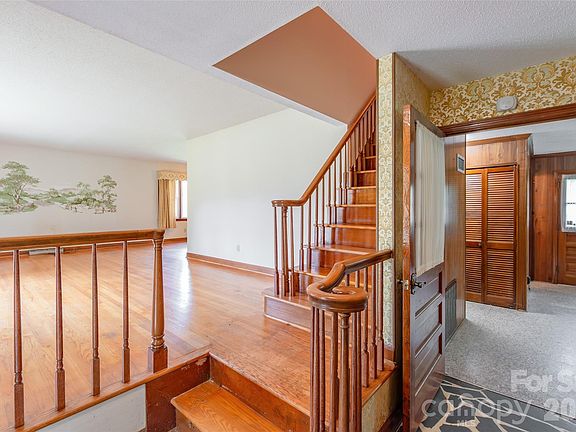 5th image of 752 Cedar Ln