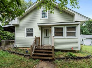 2413 N River Blvd, Sugar Creek, MO 64050