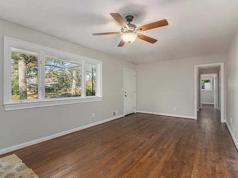 1623 Moncrief Cir — Photo 16