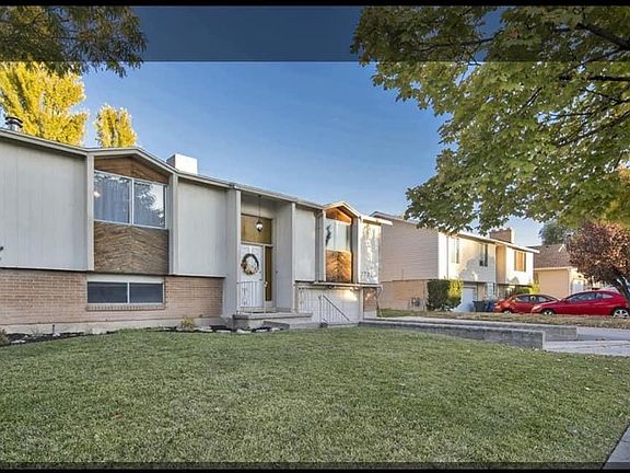 3rd image of 3723 S Oxford Way