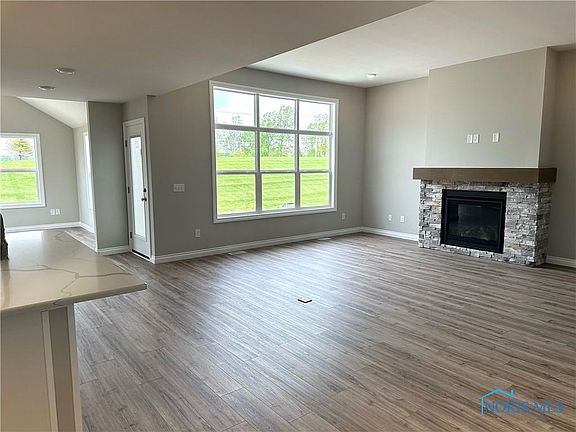 4th image of 5118 Rail St