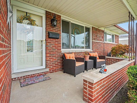 3rd image of 28531 Flanders Ave
