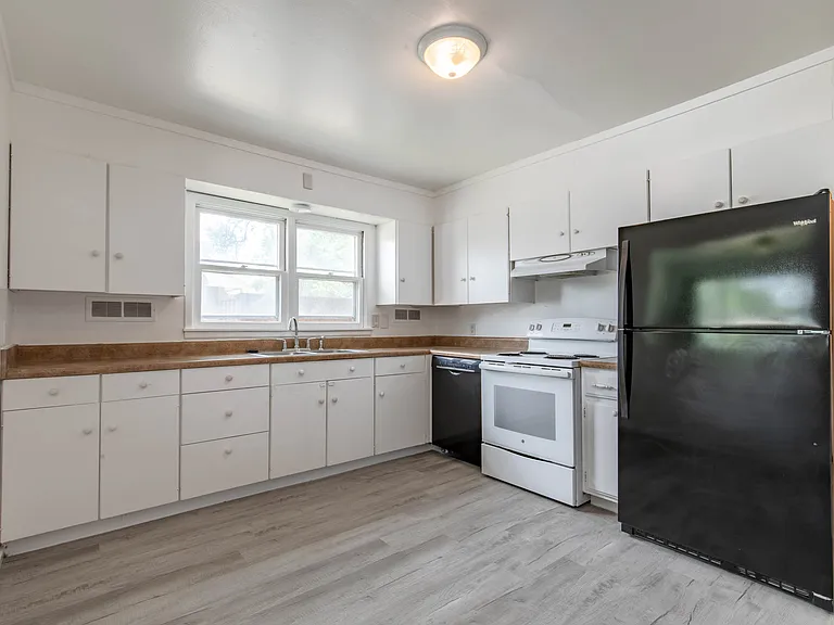 229 E Fairmont Blvd — Photo 10
