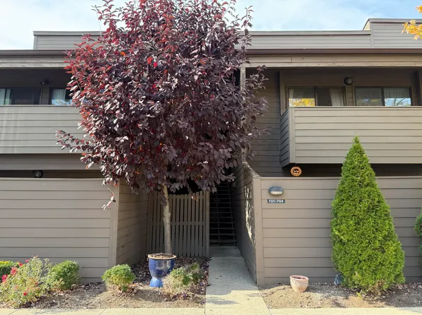 750 Shaker Dr APT 704, Lexington, KY 40504