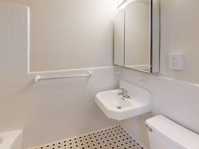 1801 Clydesdale Pl NW #412 — Photo 9