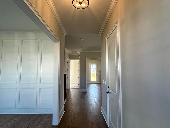 3rd image of 2982 Rosewood Drive