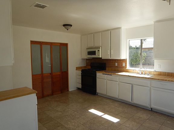 3rd image of 3020 E Hazeltine St