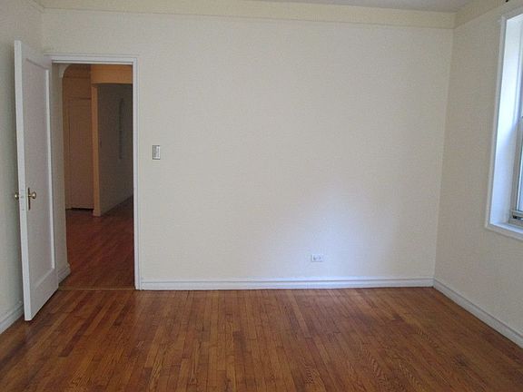 5th image of 4120 46th St APT 3L