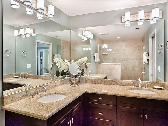 4th image of 2721 W Gulf Dr Unit 317
