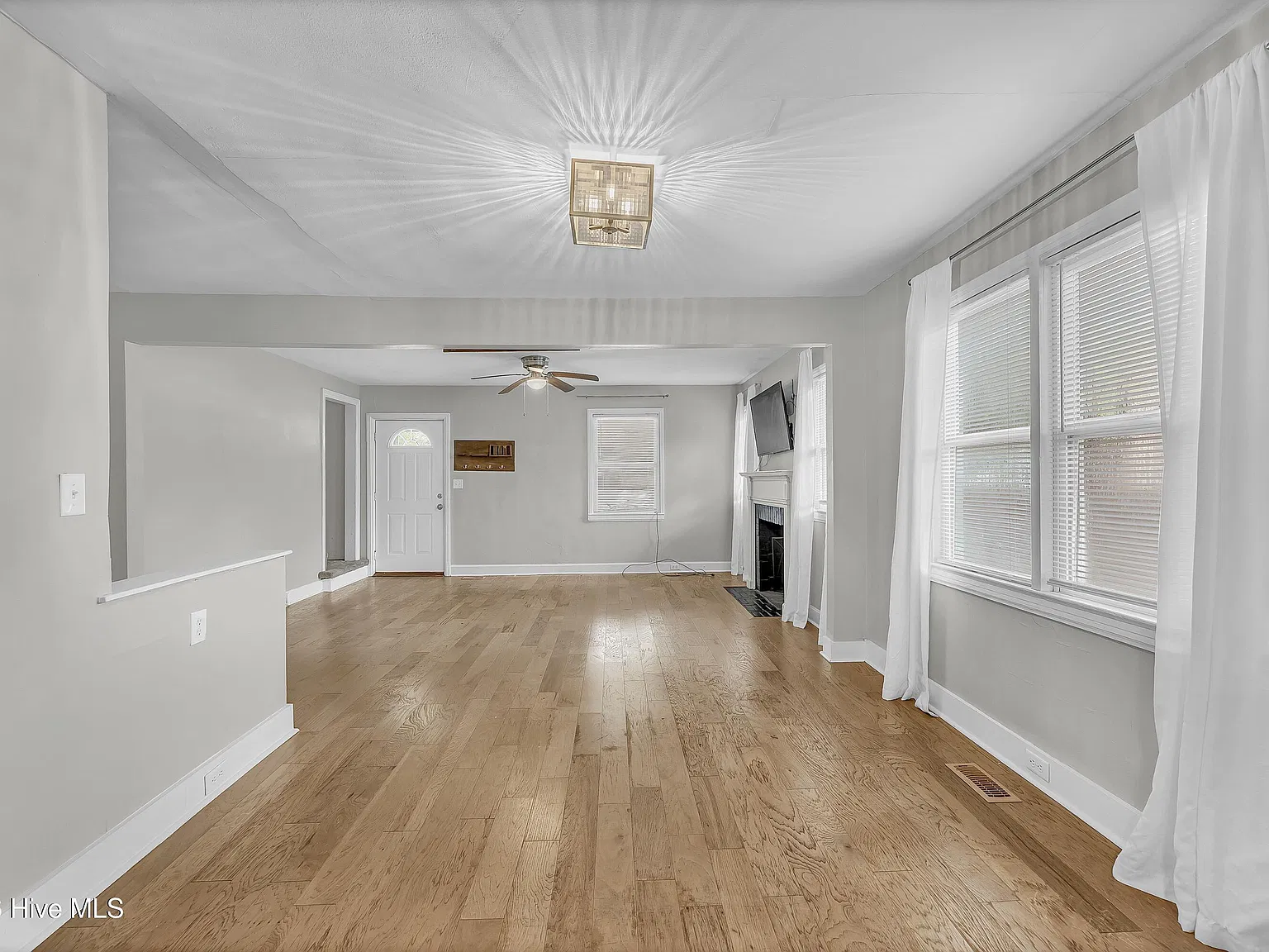 5 bed, 1723 sqft, $2,700 — Photo 4