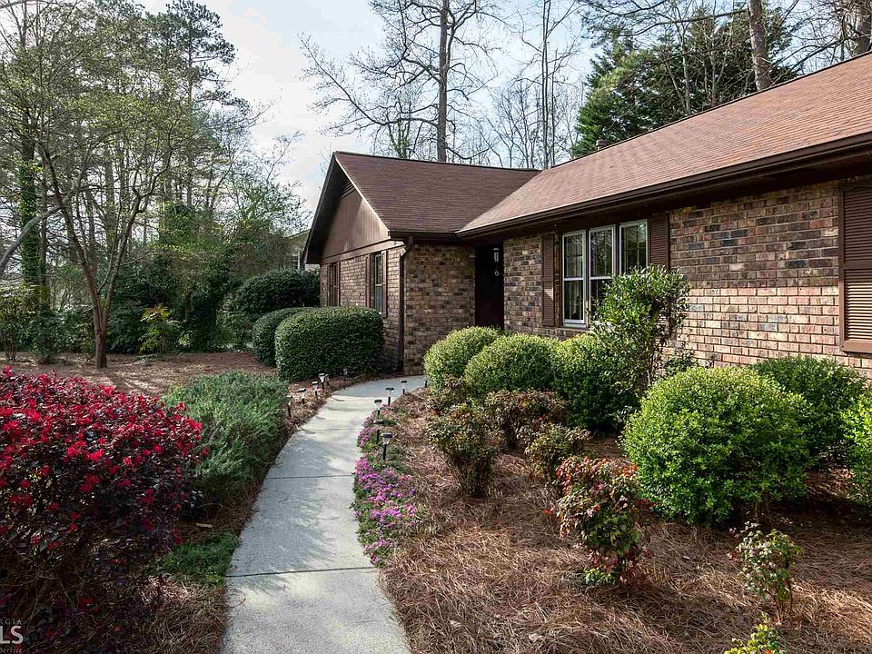 2nd image of 145 Orchard Knob Ln