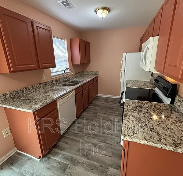 1235 Thomas Jefferson Pl — Photo 8