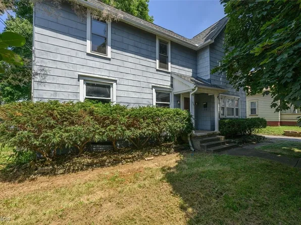 325 W Maple St, North Canton, OH 44720
