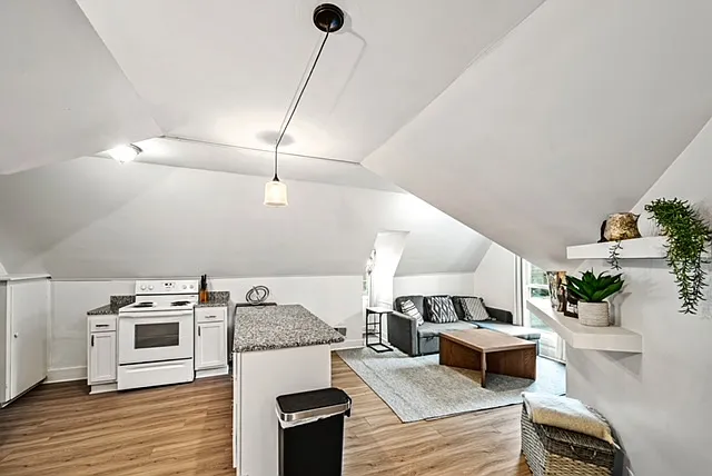 4003 Devine St #3 — Photo 5