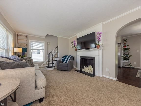 2nd image of 1540 Longwood Dr