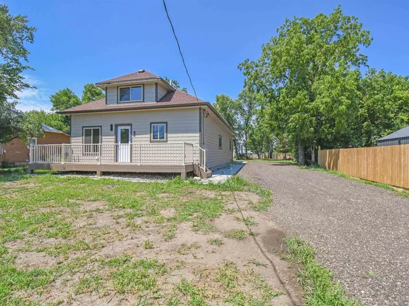 430 W Willow St, Canistota, SD 57012