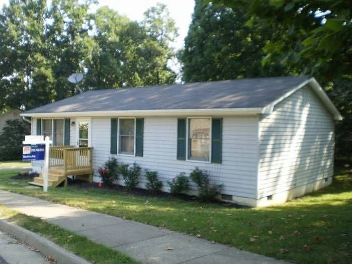 545 Rockbridge Dr SE photo 1