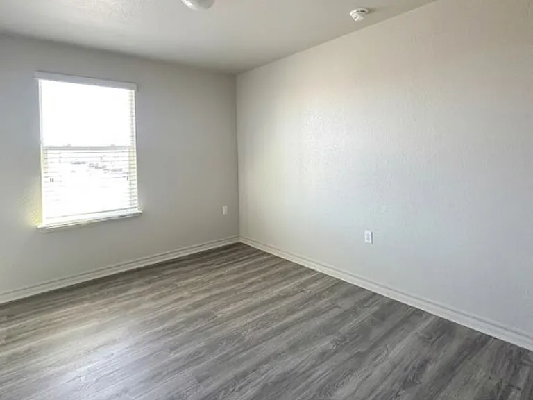 1806 Los Olivios Way — Photo 7