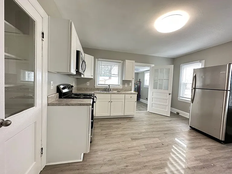 512 Pleasant St — Photo 6