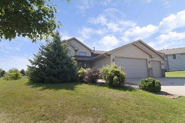 1st image of 975 Oak Avenue