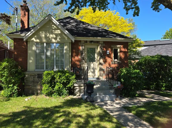 22 Airley Cres, Toronto, ON M4J 4H6
