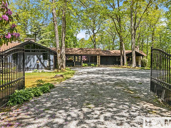 2nd image of 1135 Big Bear Pen Road