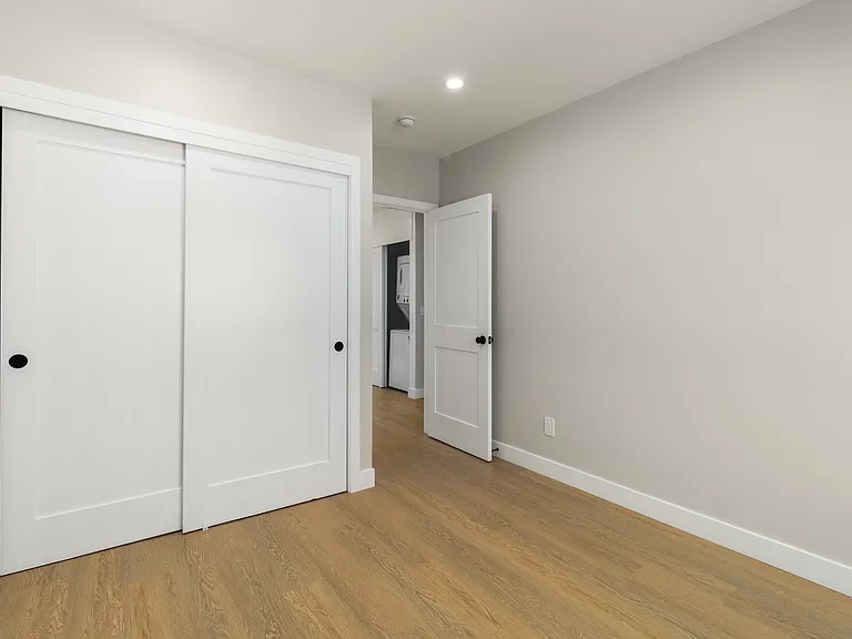 1827 E 4th St #18 — Photo 25
