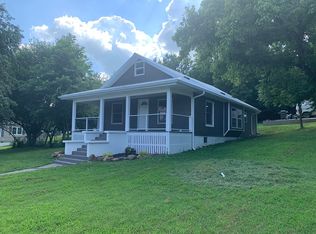 106 Mountain St, Cassville, MO 65625